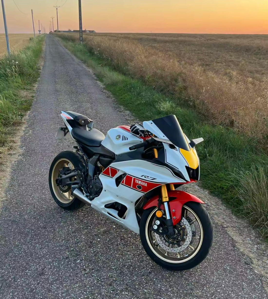 Aerodynamic Rear View Mirrors for Yamaha R7