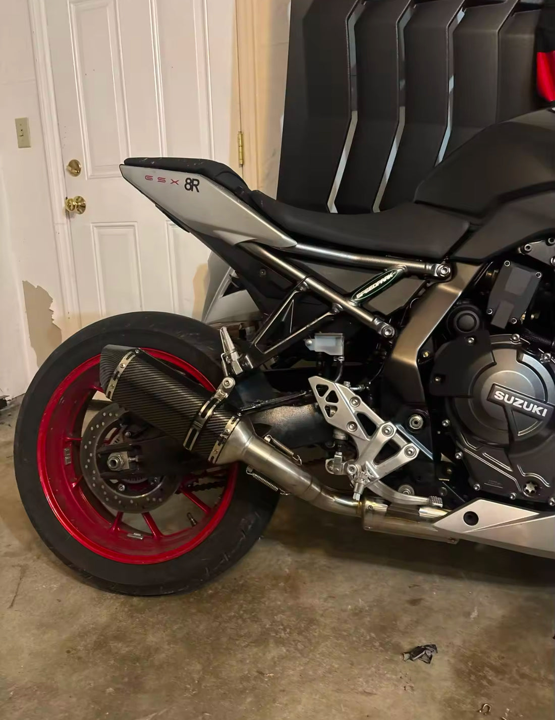 Escape Suzuki GSX 8R